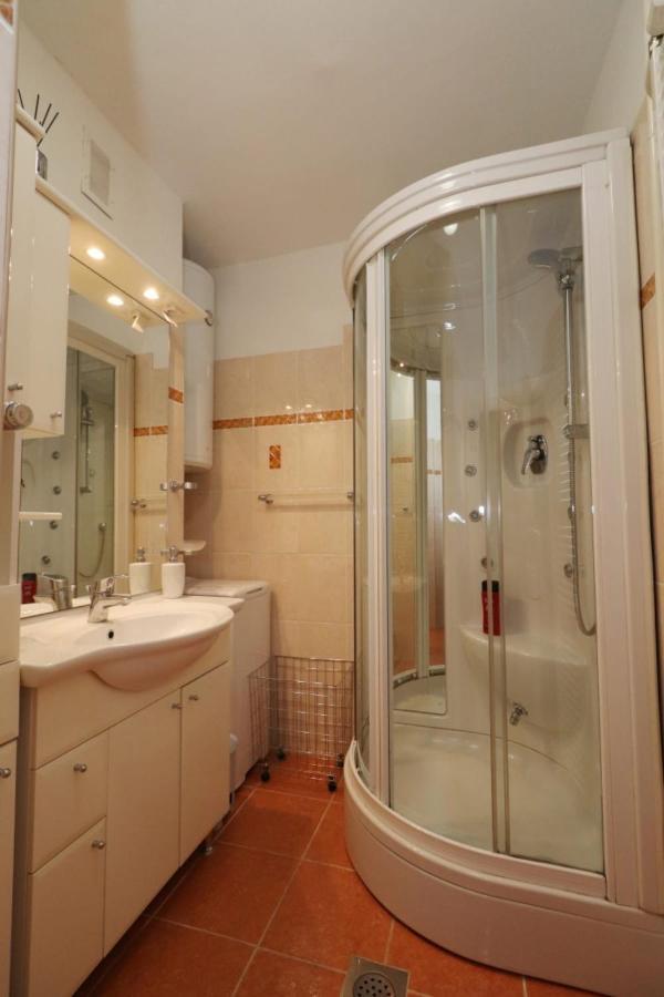 Bella Vista Apartment *